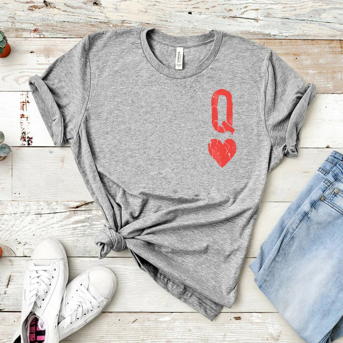 2023 Queen of Hearts T-Shirt Girls Cute Queen Tee Tumblr Poker Cards Q Graphic Tees Alice in the Wonderland Shirt
